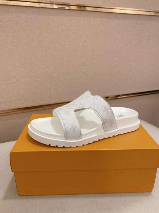 Picture of Louis Vuitton Slippers _SKULVsz38-44hnh0451955
